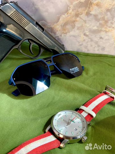 Солнцезащитные очки Hugo Boss синие