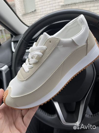 Кроссовки новые