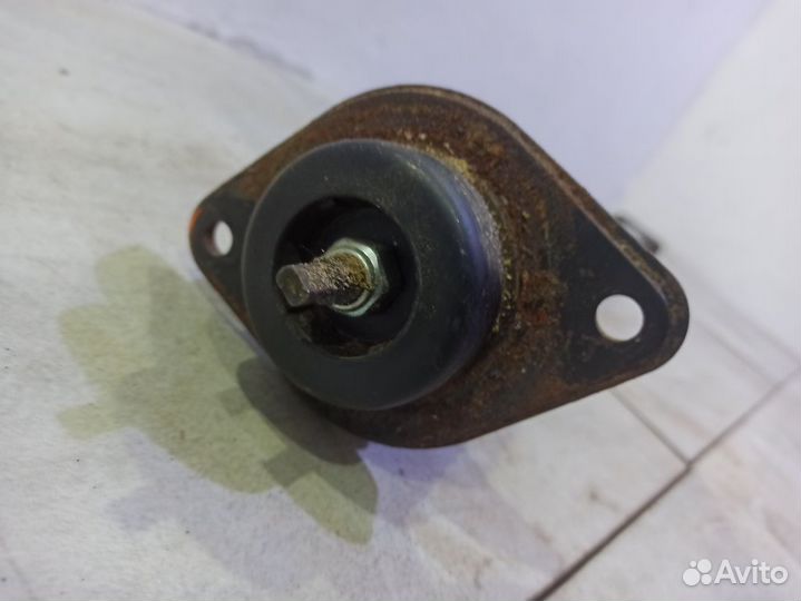 Амортизатор задний Ниссан