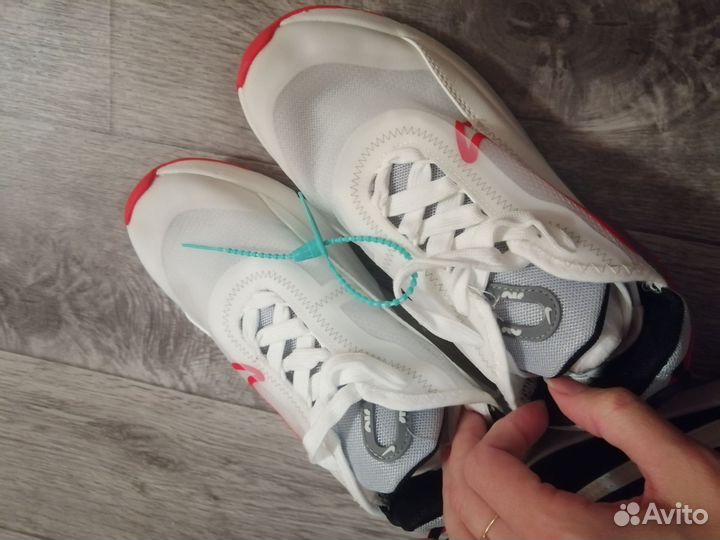 Кроссовки новые