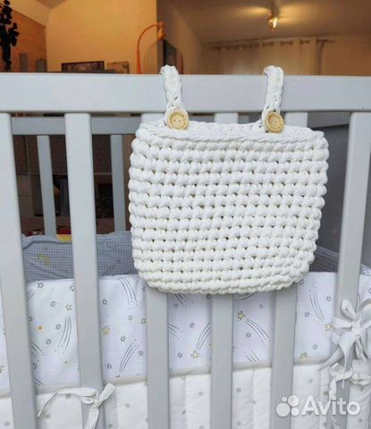 Вязаная корзинка /Органайзер на детскую кроватку