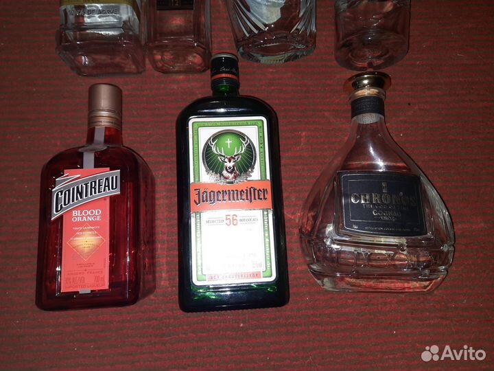 Пустые бутылки из под алкоголя