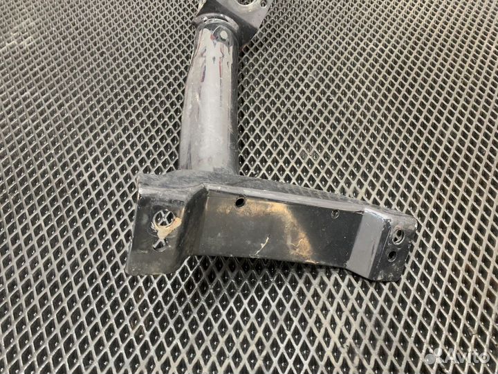 Кронштейн корпуса подножек левый