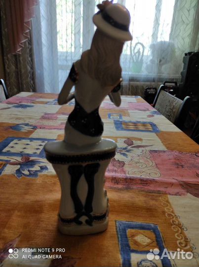 Статуэтка фарфор