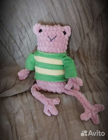 Вязаная игрушка лягушонок, ручная работа