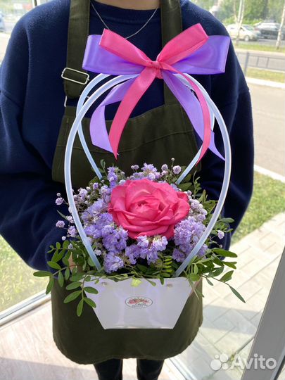 Композиции Цветы в коробке 1 сентября