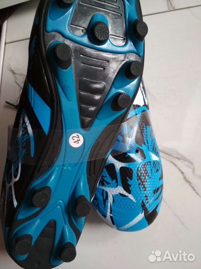 Бутсы футбольные р.41-41,5 (новые)