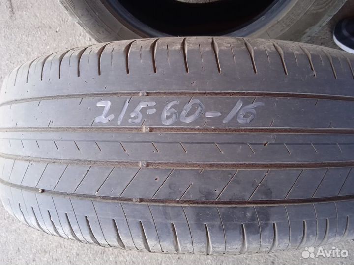Goodyear EfficientGrip Performance 215/60 R16