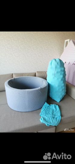 Сухой бассейн и шарики много