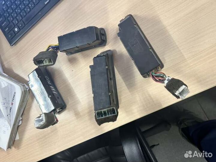 Блок управления стеклоподъемниками Kia Sportage 1