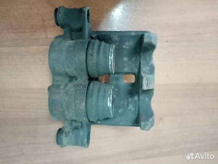 Суппорт правый передний Пежо Боксер 3