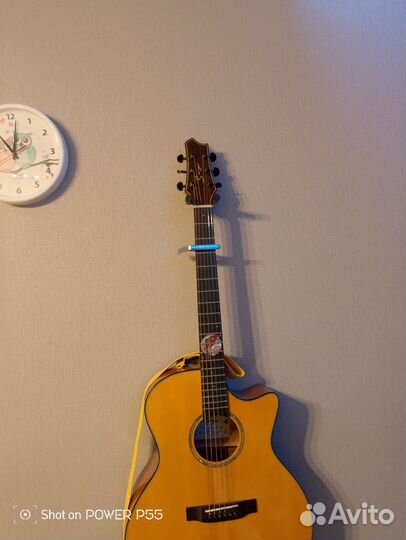 Крепитель для гитары настенный