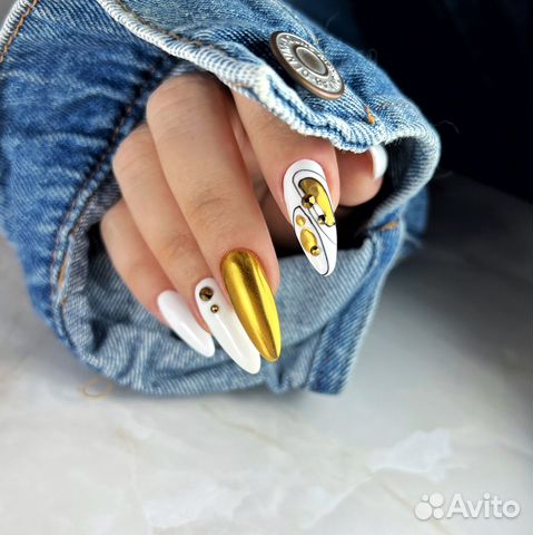 Модель на маникюр