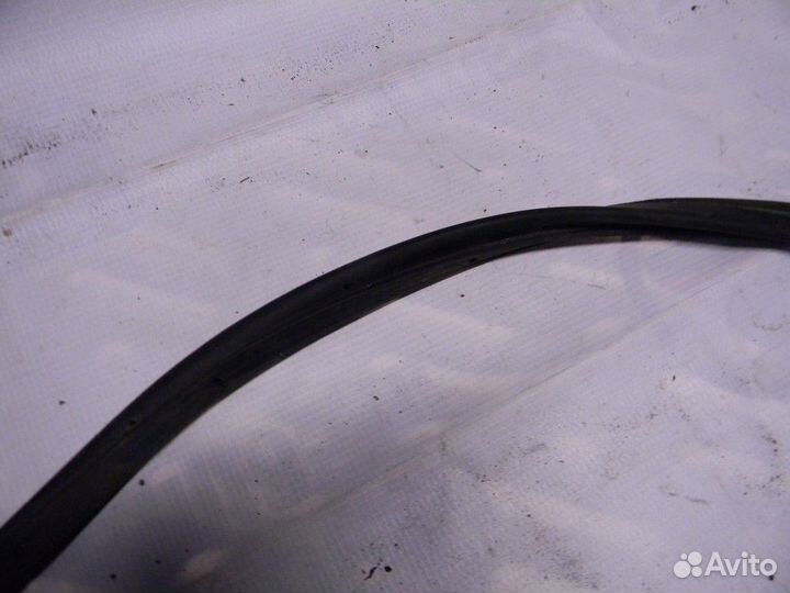 Уплотнитель (внутри) Corolla E12 2001-2006