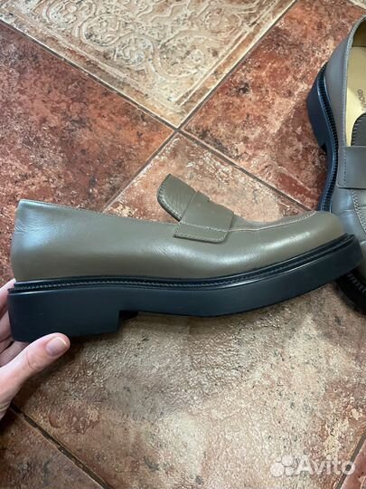 Лоферы женские 39 размер
