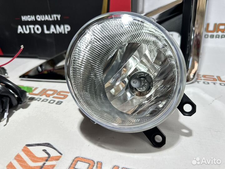 Противотуманные фары Toyota Voxy 80 кузов 17-22год