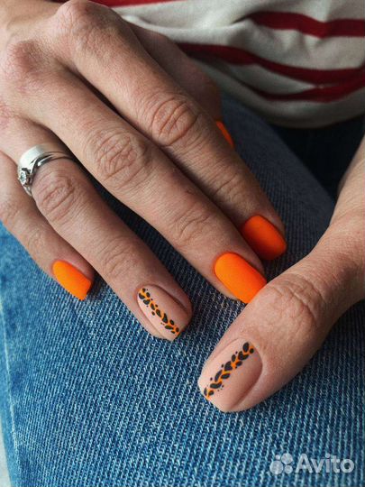 Модель на маникюр