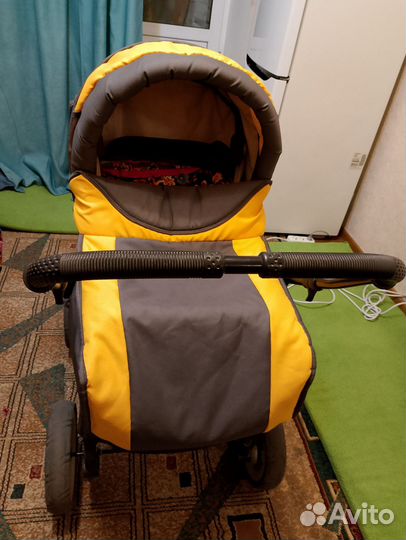 Коляска в хорошем состоянии есть сумка и люлька