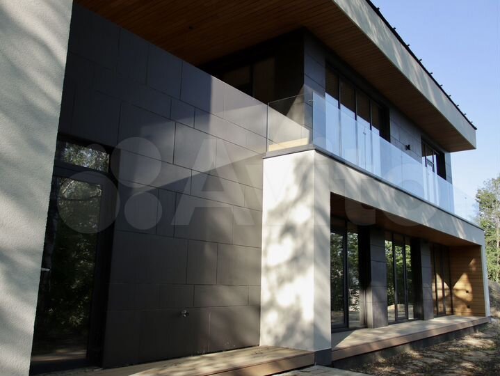 Коттедж 360 м² на участке 12 сот.