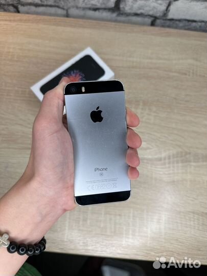 iPhone SE, 32 ГБ