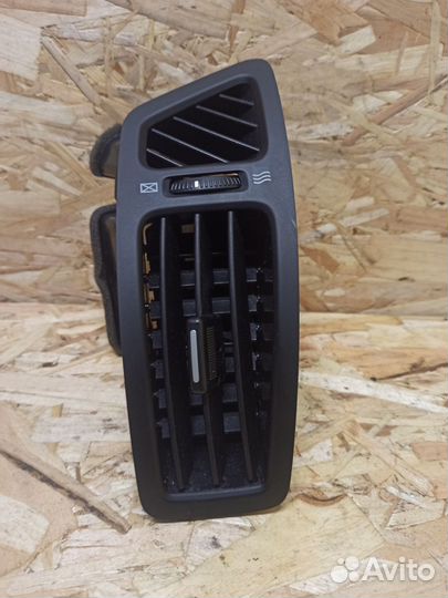 Дефлектор в торпедо правый Kia Ceed ED