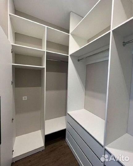 Гардеробная четырехдверная