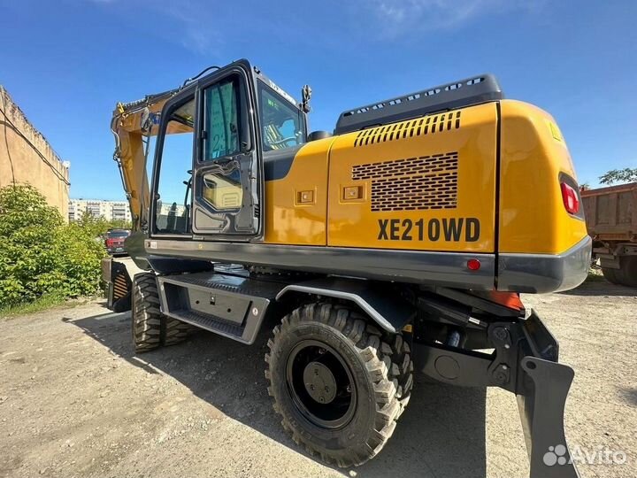 Колёсный экскаватор XCMG XE210WD, 2023
