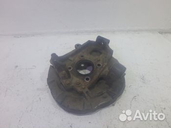 Кулак задний левый Ниссан