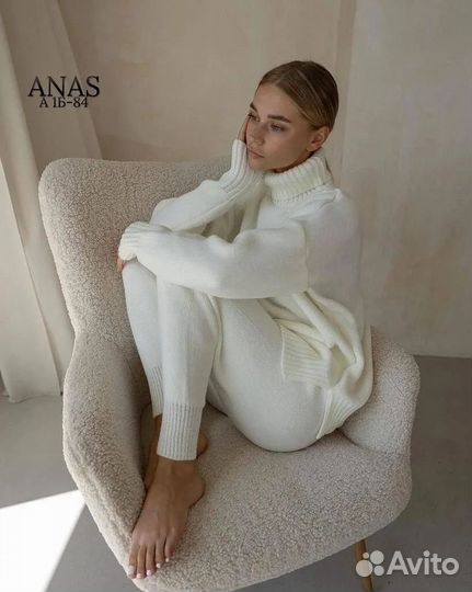 Костюм женский теплый вязаный