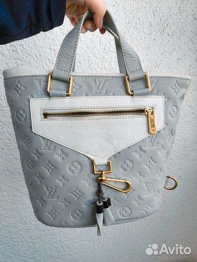 Кожаная сумка с тиснением Louis Vuitton