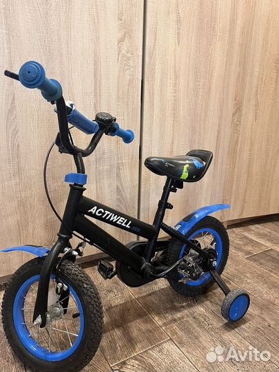 Детский велосипед четырехколесный