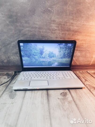 Ноутбук Sony Vaio / Radeon HD 6650m 1gb / 15.6