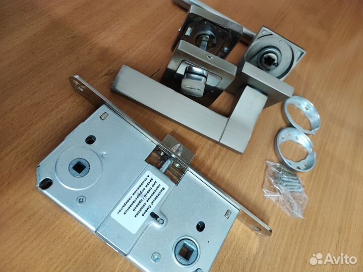 Дверные ручки межкомнатные с замком