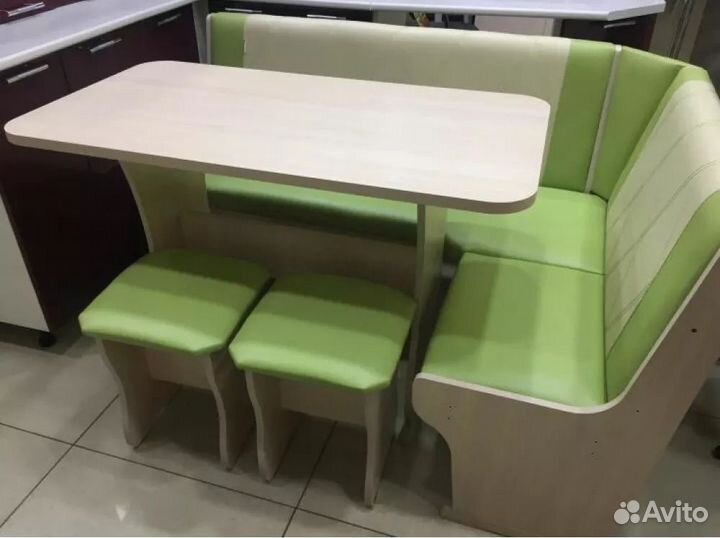 Кухонный уголок со столом новый