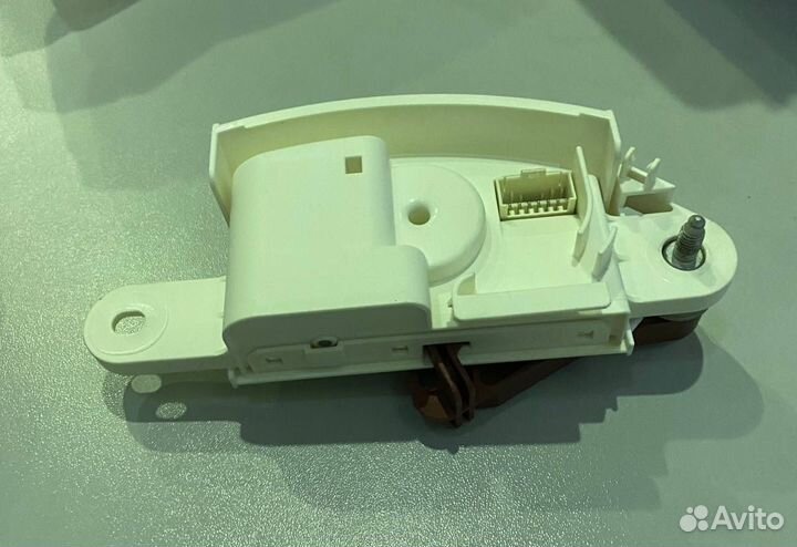 Замок бака для стиральной машины miele 5858413