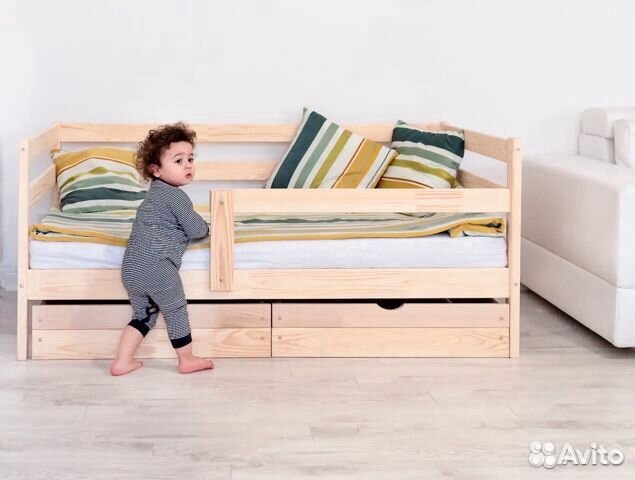 Детская кровать из массива