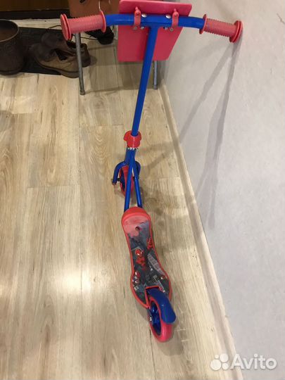 Продаю двухколесный самокат Человек-паук