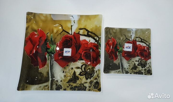 Набор из блюда и квадратных тарелок