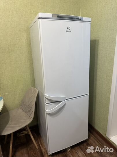 Холодильник бу indesit