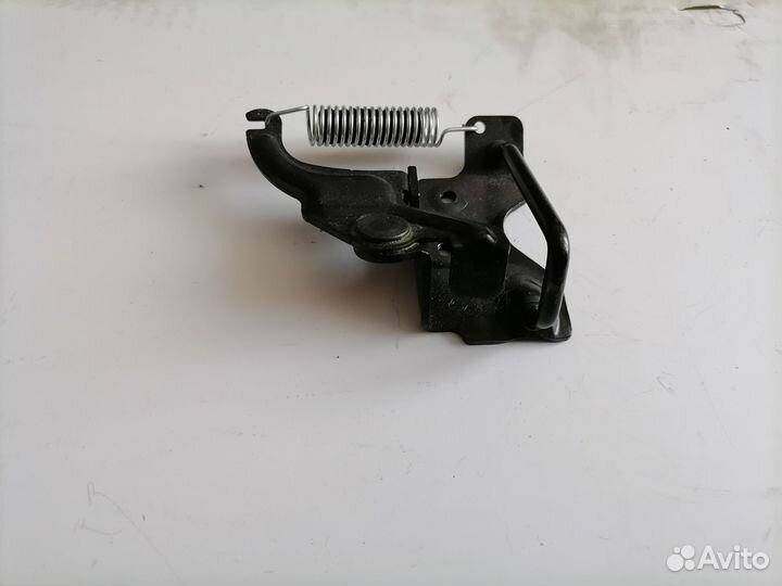 Защёлка замка крышки багажника Nissan Teana J32