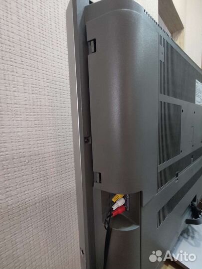 Цветной ЖК телевизор Toshiba 27WL55R