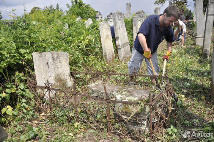 Уборка на кладбище