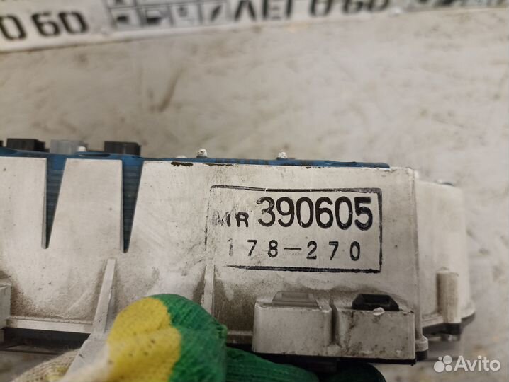 Панель приборов для Mitsubishi Space Wagon