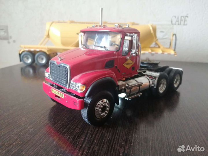 Модель автомобиля mack 1/36