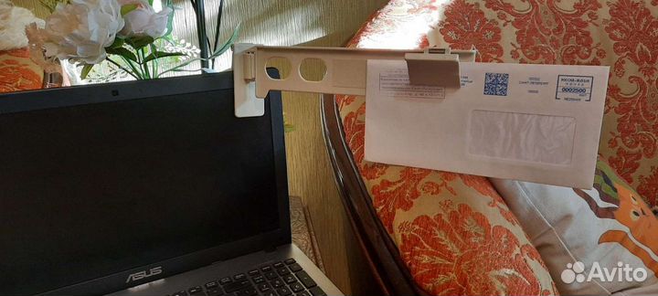 Держатель для бумаг или документов на монитор