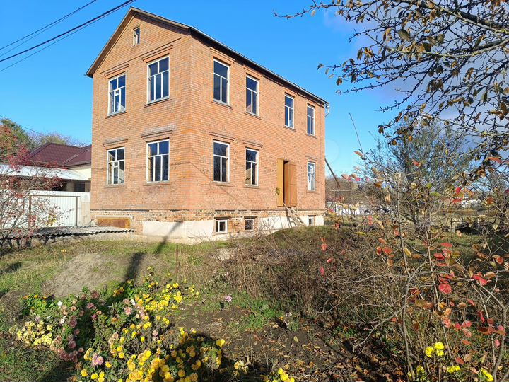 Дом 175 м² на участке 12 сот.