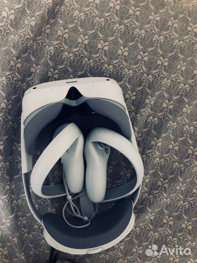 Очки виртуальной реальности “Pico 4”