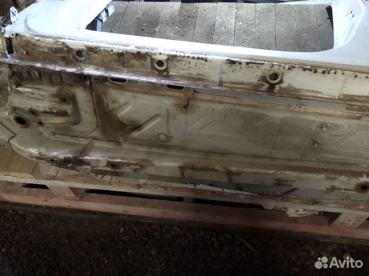 Порог лонжерон левый Audi Q3