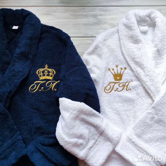 Халат с инициалами на груди