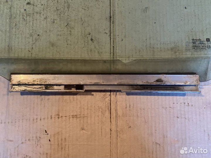 Стекло двери переднее правое Opel Vectra